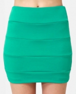 WornOnTV: Mindy’s green bandage skirt with black polka dot top and ...