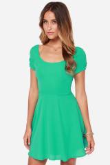 WornOnTV: Paige’s green short sleeved dress and flower necklace on ...